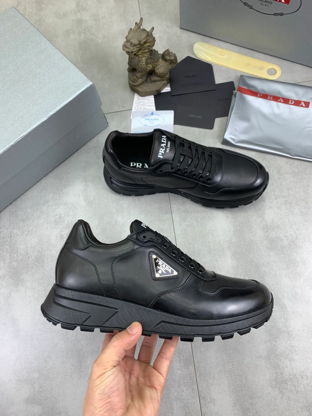 Men's shoes 💰P580💰 [New style] High version official website popular models are on the market, 🆘 The trendy brand (Prada) mainly promotes popular models, avant-garde and versatile fashionable men's shoes private version mold opening, cowhide surface splicing 1:1 replica... Fashion is simple, original imported cowhide and lining cowhide feet; the atmosphere and personality are more fashionable, eye-catching and pursuing class. It will subvert the old idea and be with you to spend time with you. A must-have for fashionistas! Must keep for yourself ! High-end comfort, high-end quality workmanship. Size: 38-45; multiple colors available.